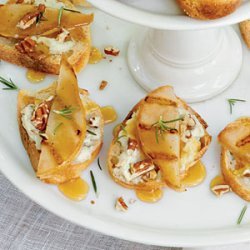 Gorgonzola-Grilled Pear Crostini recipe