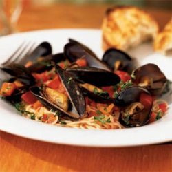 Angel Hair Pasta with Mussels and Red Pepper Sauce recipe