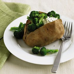 Baked Potatoes With Broccoli and Sour Cream recipe