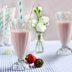 Strawberry Cheesecake Milkshake recipe