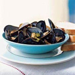 Steamed Mussels with Curry and Mint recipe