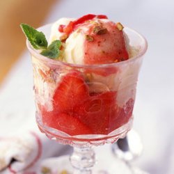 Strawberries Romanoff Sundaes recipe
