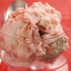 Strawberry-White Fudge Crunch Frozen Yogurt recipe