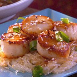 Pan-Fried Noodles with Scallops recipe