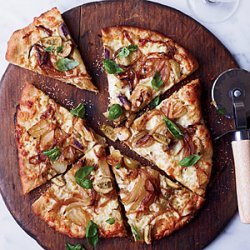Fennel-and-Sweet-Onion Pizza with Green Olives recipe