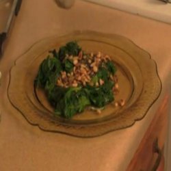 Spinach with Pine Nuts and Raisins recipe