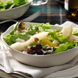 Gorgonzola-Pear Mesclun Salad recipe