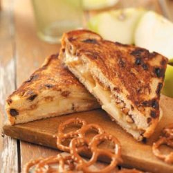 Cinnamon-Apple Grilled Cheese recipe