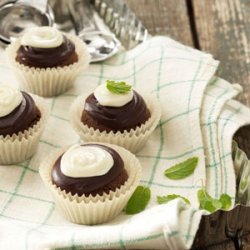 Chocolate-Mint Cookie Cups recipe