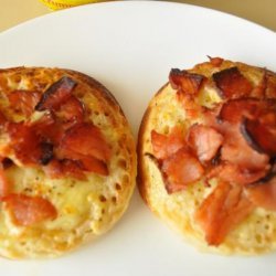 Crumpets With Cheese & Bacon recipe