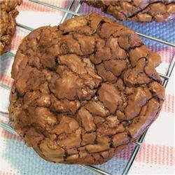 Cookie That Thinks It's a Brownie