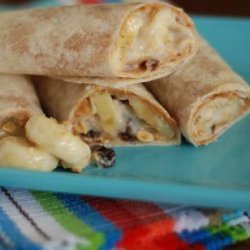 Peanut Butter and Granola Breakfast Wraps