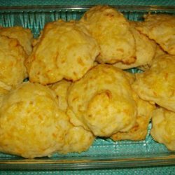 Dixie Stampede Garlic-Cheese Biscuits