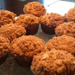 Streusel Topped Banana Nut Muffins