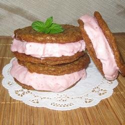 Frozen Strawberry Cheesecake Sandwich Cookies