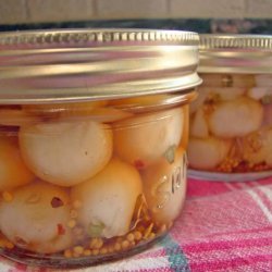 Easy and Traditional British Pub Style Pickled Onions