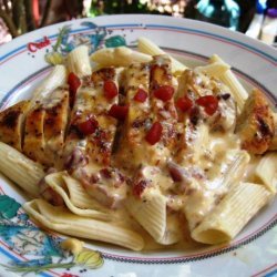 Pasta With Chicken and Roasted Red Pepper Cream Sauce
