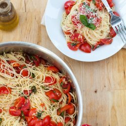Fresh tomato and garlic pasta sauce