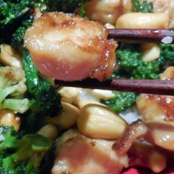Chicken With Cashews and Broccoli