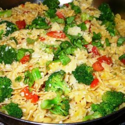 Bow Tie Pasta With Broccoli and Tomatoes