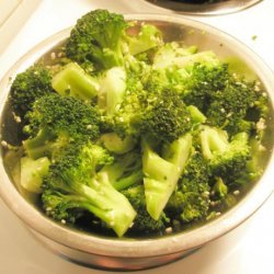 Broccoli With Sesame Seeds and Scallions