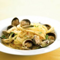 Linguine with white clam sauce