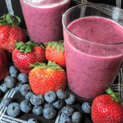 Frozen Berry and Pineapple Smoothie
