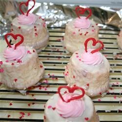 Strawberry-Chocolate Mini Cupcakes with White Chocolate Ganache