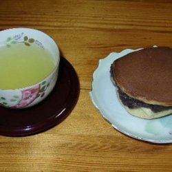 Dorayaki (Sweet Filled Pancakes)