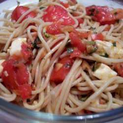 Absolutely Delicious and Simple Tomato, Basil, and Garlic Pasta