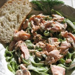 Spinach Pasta with Salmon and Cream Sauce