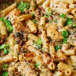 Pasta With Chicken, Broccoli, and Sun-Dried Tomatoes