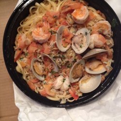 Linguine With Clams, White Wine & Tomatoes