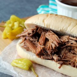 Slow Cooker Tangy Italian Beef Sandwiches