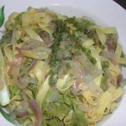 Spinach Fettuccini With Pearl Onions