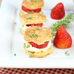 Strawberry Puffs With Cream