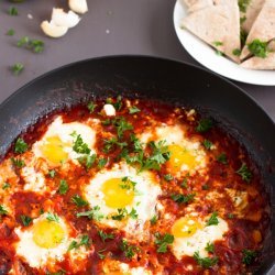 Shakshouka (Israeli Eggs With Tomatoes)