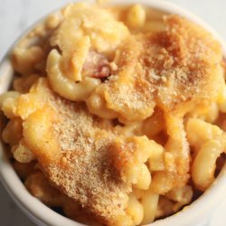 Baked Macaroni and Cheese With Bacon