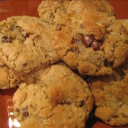 Ooie-Gooie-Chocolate -Caramel-Macadamia Chunk Cookies