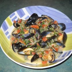 Mussels in Tomato-Basil Wine Sauce