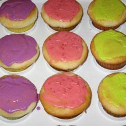 Mascarpone Cupcakes With Strawberry Glaze