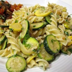 Pasta With Courgette and Walnut Sauce