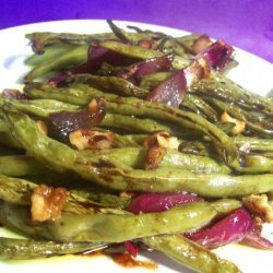 Roasted Green Beans With Onions and Walnuts