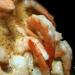 Boiled Shrimp in Beer With Cocktail Sauce