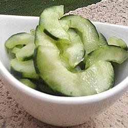 Japanese Cucumber Salad (Sunomono)
