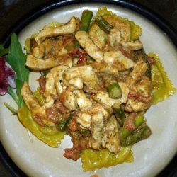 Gorgonzola Pesto Sauce over Ravioli, Chicken & Asparagus