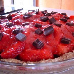 No-Bake Strawberry Pie With Chocolate Chunks