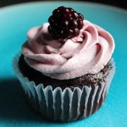 Blackberry Cupcakes With Chocolate Frosting