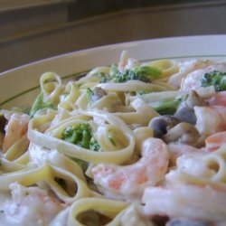Shrimp and Veggie Fettuccini Alfredo
