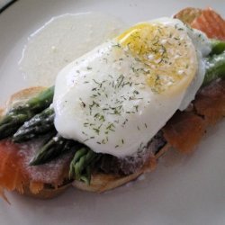 Smoked Salmon With Poached Eggs and Asparagus